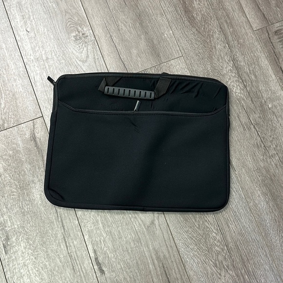 New black laptop carrying bag - Picture 1 of 3
